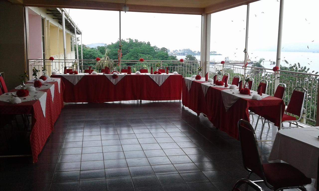 Brisk Hotel Triangle Njeru Bagian luar foto