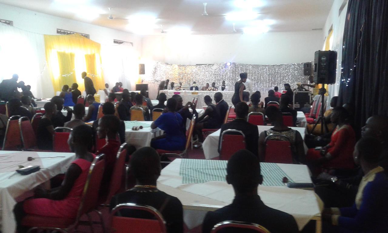 Brisk Hotel Triangle Njeru Bagian luar foto